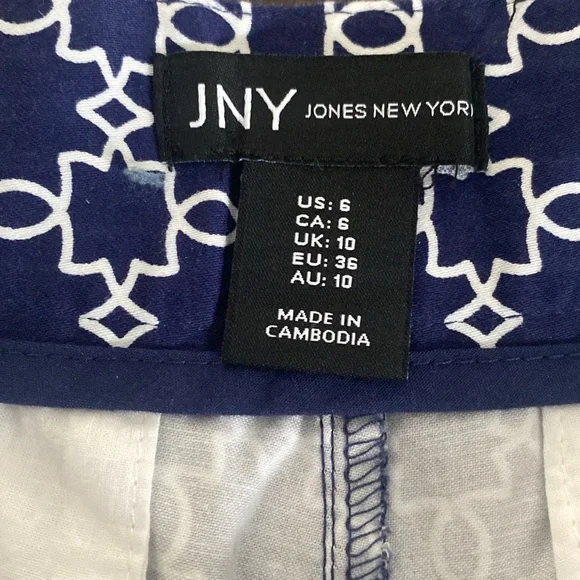 JONES NEW YORK Dressy Shorts -Size 4 - Picture 3 of 5